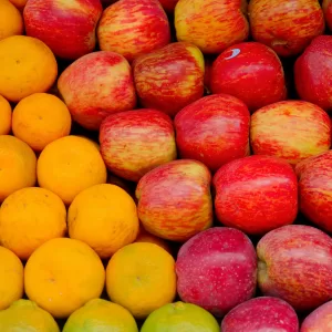 Apples and oranges side by side